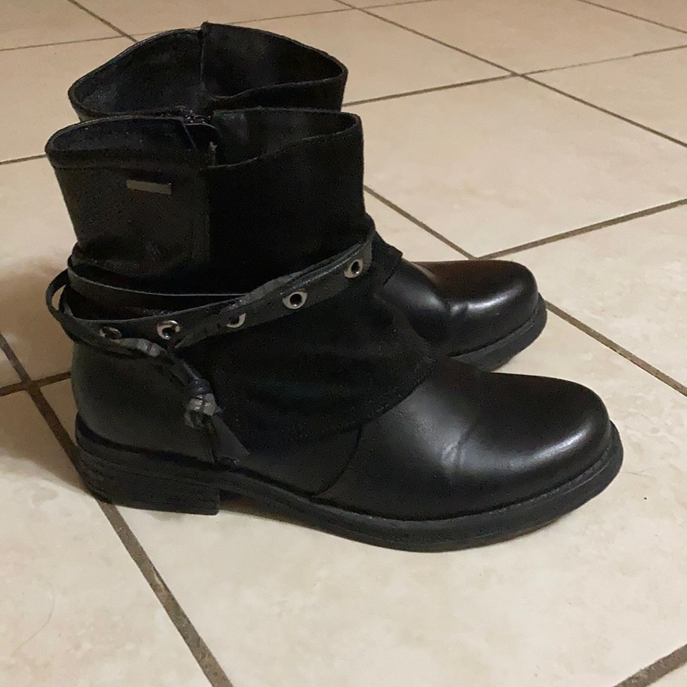 Adorable Black Booties Size 10